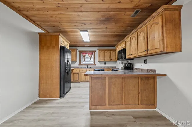 $525,000 | 20560 Normandy Drive, Lebanon, MO 65536