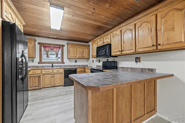 $515,000 | 20560 Normandy Drive, Lebanon, MO 65536