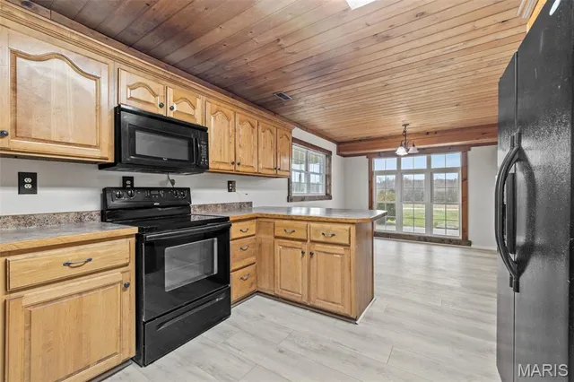 $525,000 | 20560 Normandy Drive, Lebanon, MO 65536