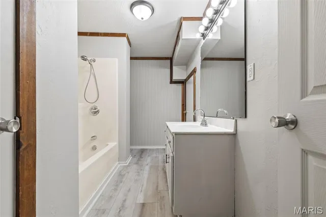 $525,000 | 20560 Normandy Drive, Lebanon, MO 65536