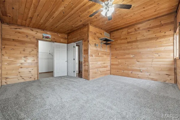 $515,000 | 20560 Normandy Drive, Lebanon, MO 65536