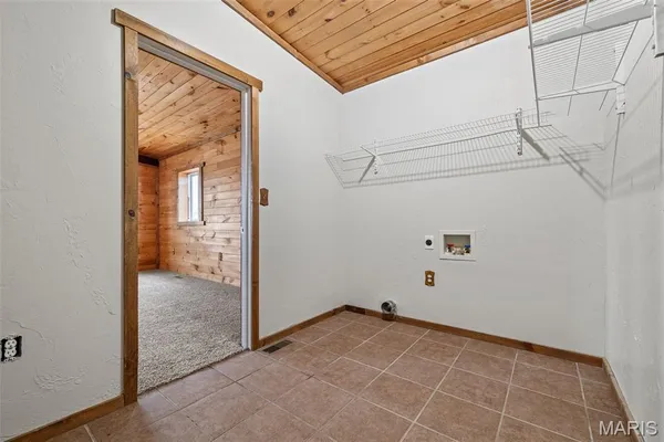 $515,000 | 20560 Normandy Drive, Lebanon, MO 65536