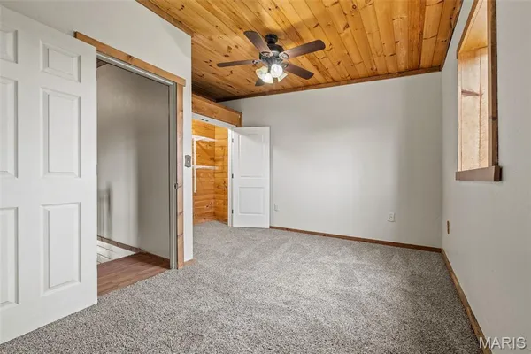 $515,000 | 20560 Normandy Drive, Lebanon, MO 65536