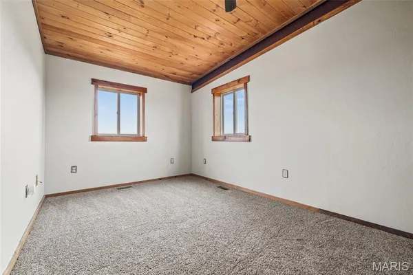$515,000 | 20560 Normandy Drive, Lebanon, MO 65536