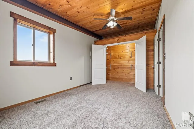 $525,000 | 20560 Normandy Drive, Lebanon, MO 65536