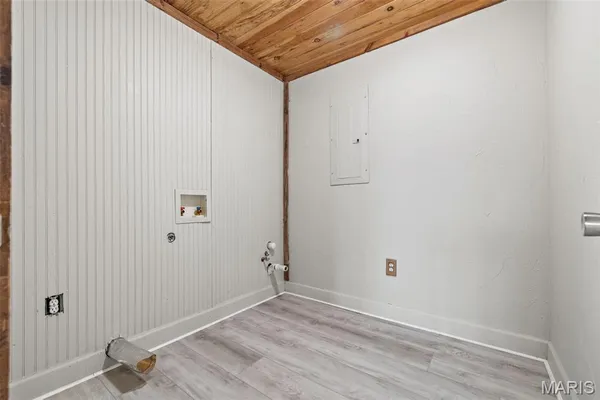 $515,000 | 20560 Normandy Drive, Lebanon, MO 65536