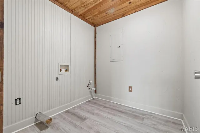 $525,000 | 20560 Normandy Drive, Lebanon, MO 65536