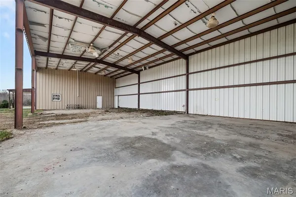 $515,000 | 20560 Normandy Drive, Lebanon, MO 65536
