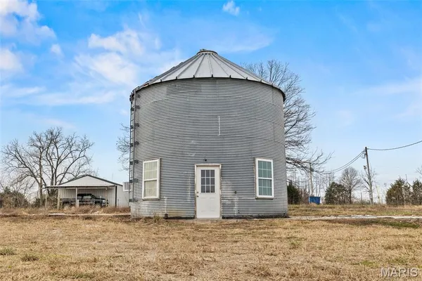 $515,000 | 20560 Normandy Drive, Lebanon, MO 65536