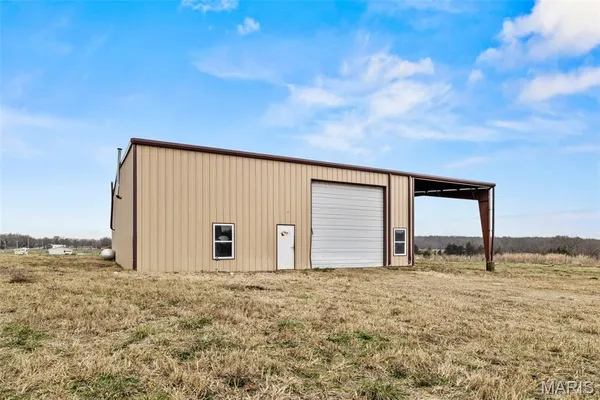 $515,000 | 20560 Normandy Drive, Lebanon, MO 65536