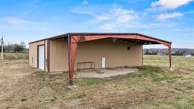 $525,000 | 20560 Normandy Drive, Lebanon, MO 65536