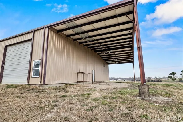 $525,000 | 20560 Normandy Drive, Lebanon, MO 65536