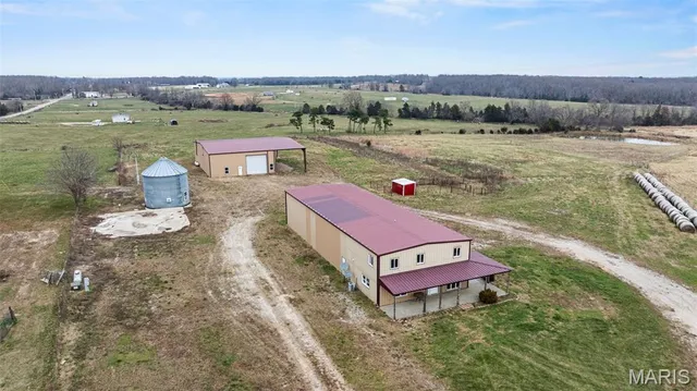 $525,000 | 20560 Normandy Drive, Lebanon, MO 65536