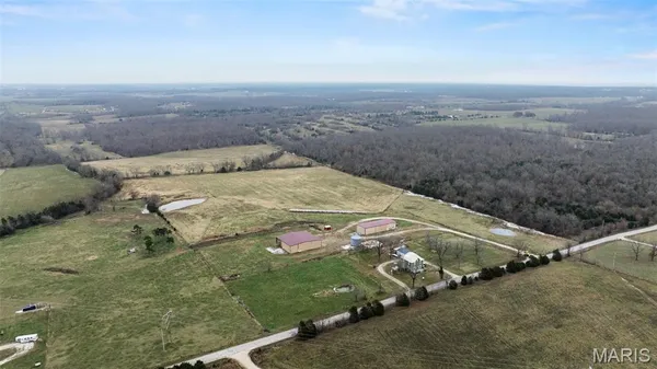 $515,000 | 20560 Normandy Drive, Lebanon, MO 65536