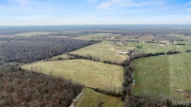 $525,000 | 20560 Normandy Drive, Lebanon, MO 65536