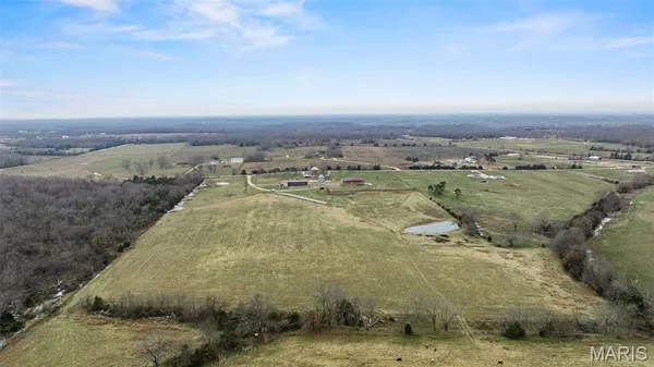 $515,000 | 20560 Normandy Drive, Lebanon, MO 65536