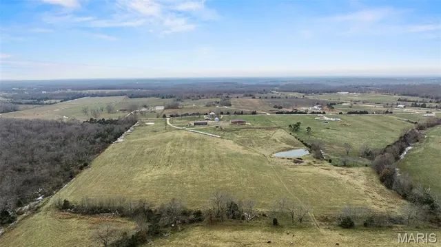 $525,000 | 20560 Normandy Drive, Lebanon, MO 65536