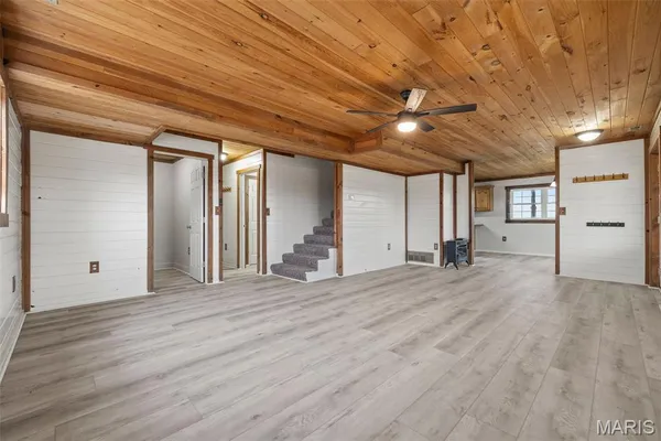 $515,000 | 20560 Normandy Drive, Lebanon, MO 65536