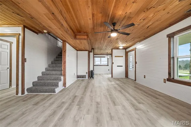 $525,000 | 20560 Normandy Drive, Lebanon, MO 65536