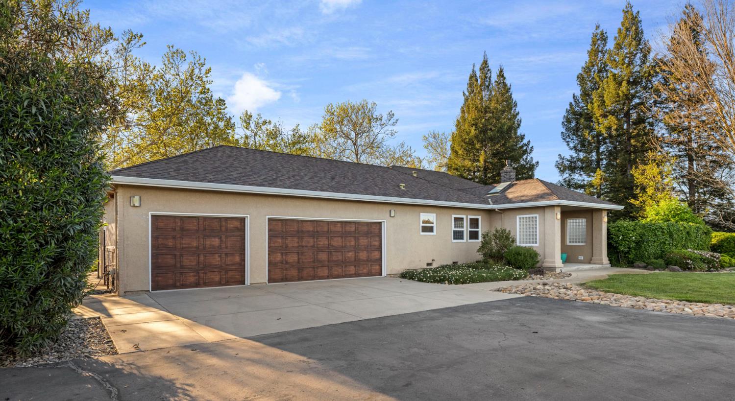 10675 Valensin Road Galt, CA 95632 - Photo 20 of 99 a front view of a house with a yard and garage