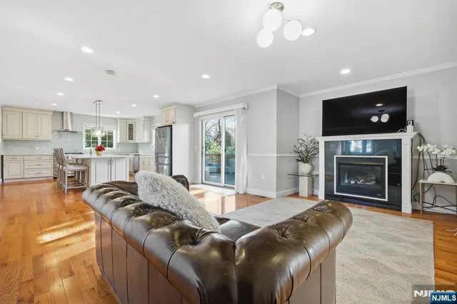 $1,850,000 | 364 West Clinton Avenue, Tenafly, NJ 07670