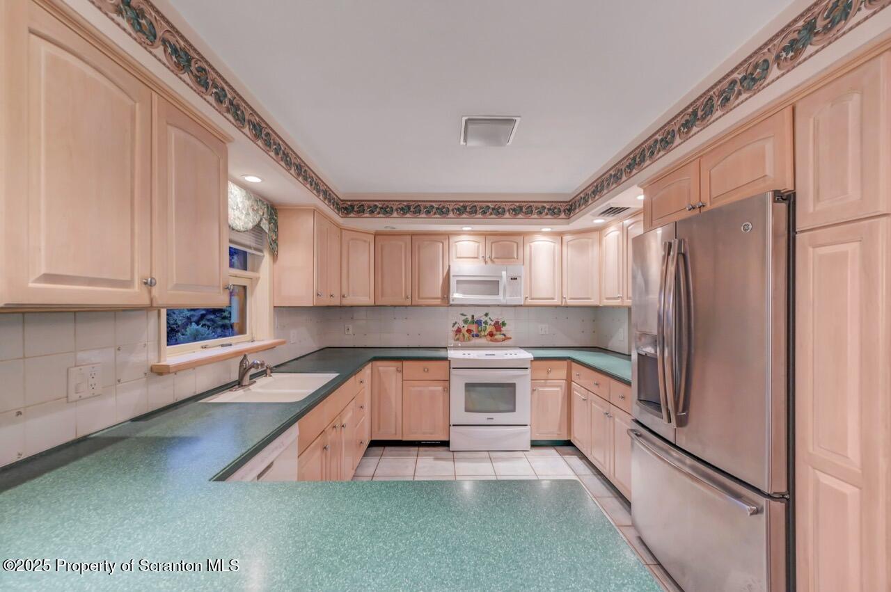 446 Kennedy Drive Archbald, PA 18403 - Photo 18 of 78 446 Kennedy Dr 16 Large