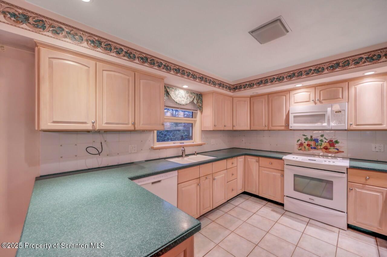 446 Kennedy Drive Archbald, PA 18403 - Photo 20 of 78 446 Kennedy Dr 18 Large