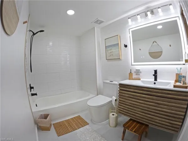 $3,100 | 1160 Wildwood Lakes Boulevard, Unit 304, Naples, FL 34104