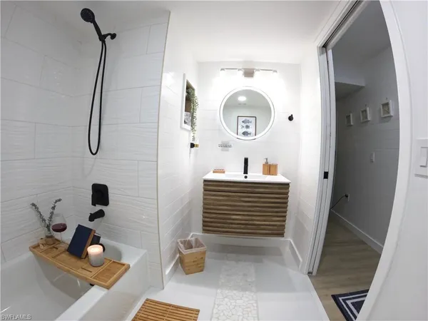 $3,100 | 1160 Wildwood Lakes Boulevard, Unit 304, Naples, FL 34104