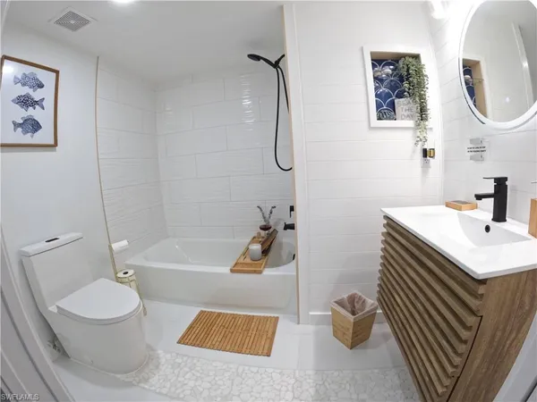 $3,100 | 1160 Wildwood Lakes Boulevard, Unit 304, Naples, FL 34104