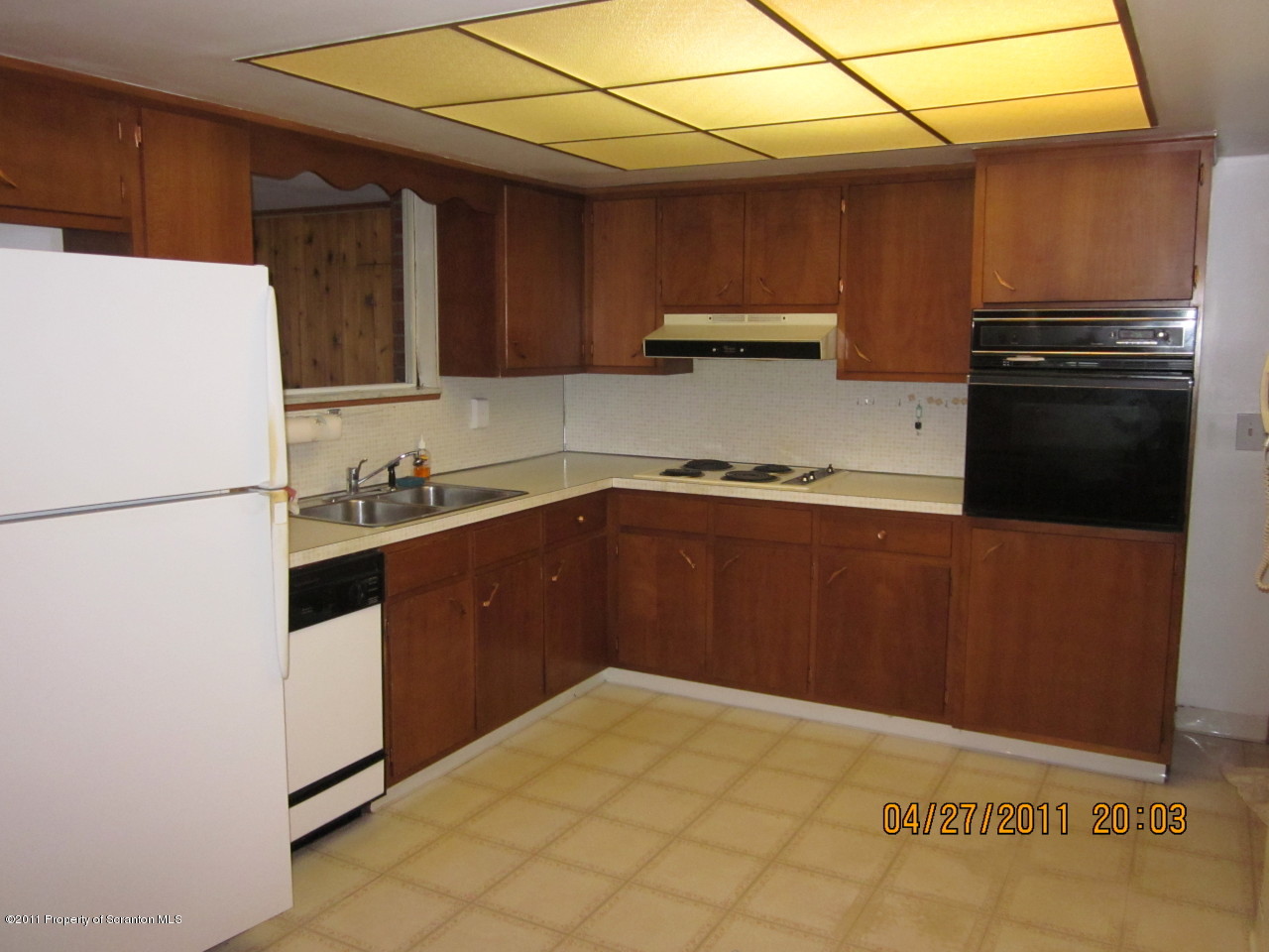 104 Butternut Lane Hawley, PA 18428 - Photo 4 of 8 Kitchen