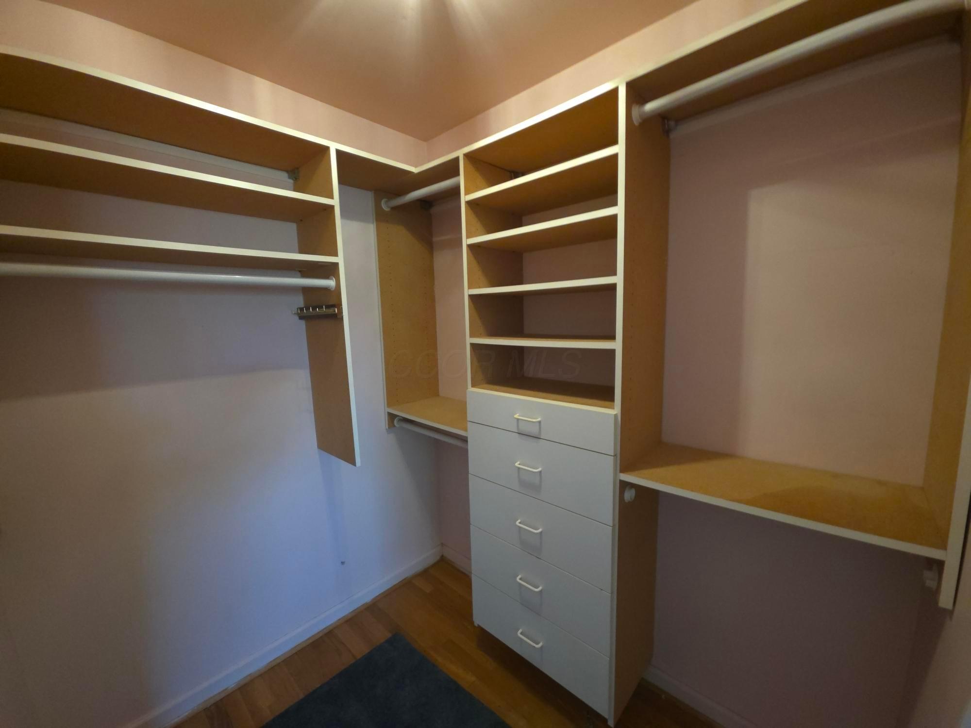 880 Lynbrook Road Columbus, OH 43235 - Photo 31 of 59 Walk-in Closet w/Blt-in