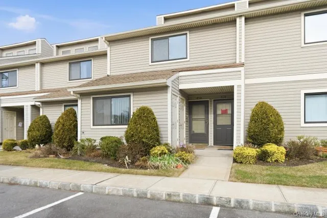 $3,000 | 100 Daly Boulevard, Unit 2803, Oceanside, NY 11572