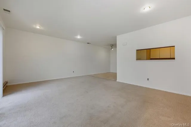 $3,000 | 100 Daly Boulevard, Unit 2803, Oceanside, NY 11572