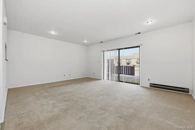 $3,000 | 100 Daly Boulevard, Unit 2803, Oceanside, NY 11572