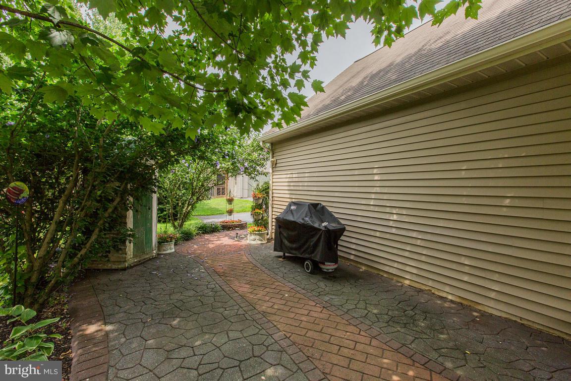 111 North New Street Lititz, PA 17543 - Photo 37 of 45