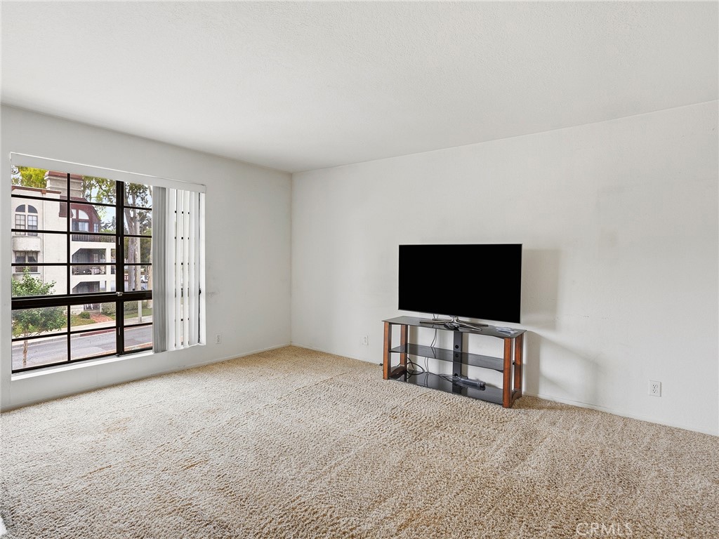 230 Bethany Road, Unit 237 Burbank, CA 91504 - Photo 10 of 38 Living Room