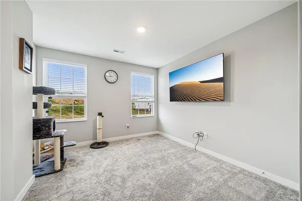 a view of livingroom with furniture