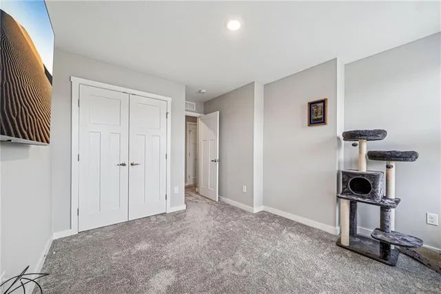 a view of livingroom with furniture