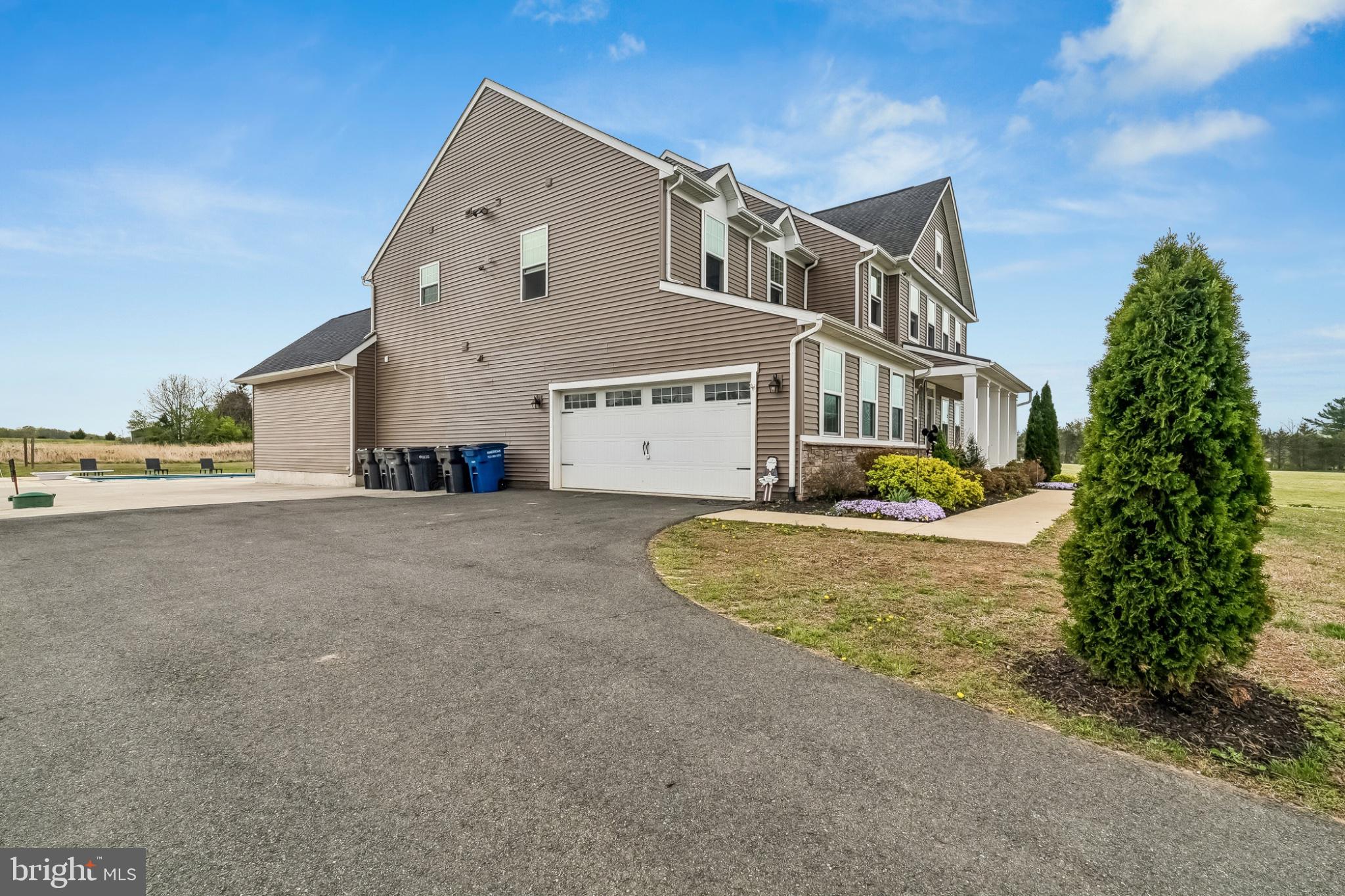 14081 Carriage Ford Road Nokesville, VA 20181 - Photo 3 of 38 Charming home with spacious driveway.