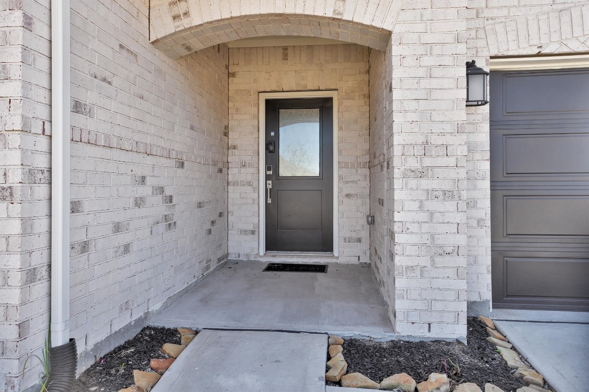 2127 Heather Rdg Way Rosenberg, TX 77471 - Photo 3 of 41 a front view of a house with a shower