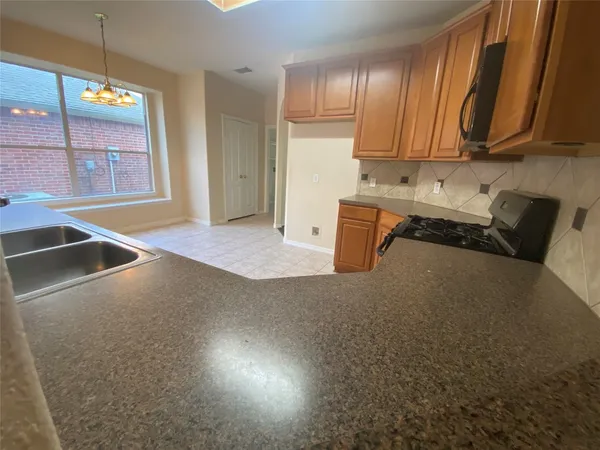 $2,300 | 9210 Hidden Lake E Drive, Magnolia, TX 77354