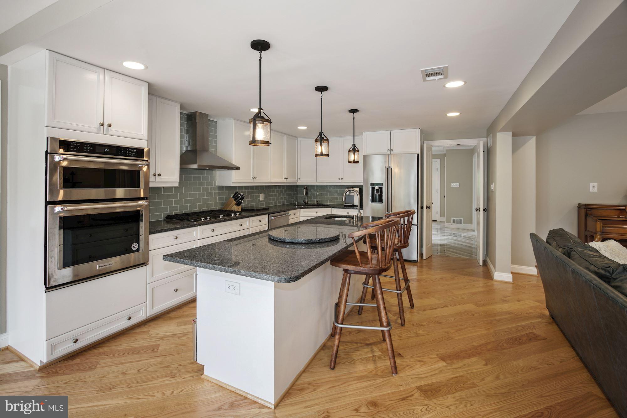 8574 Brickyard Road Potomac, MD 20854 - Photo 8 of 37