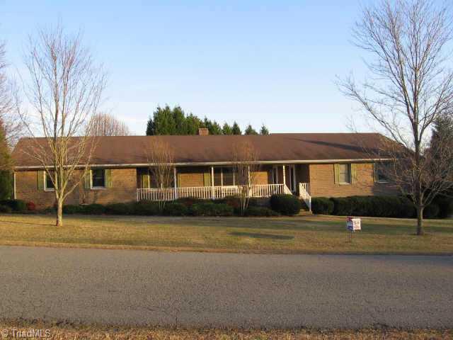 5549 Folkstone Road Pfafftown, NC 27040 - Photo 1 of 9 Exterior Front.