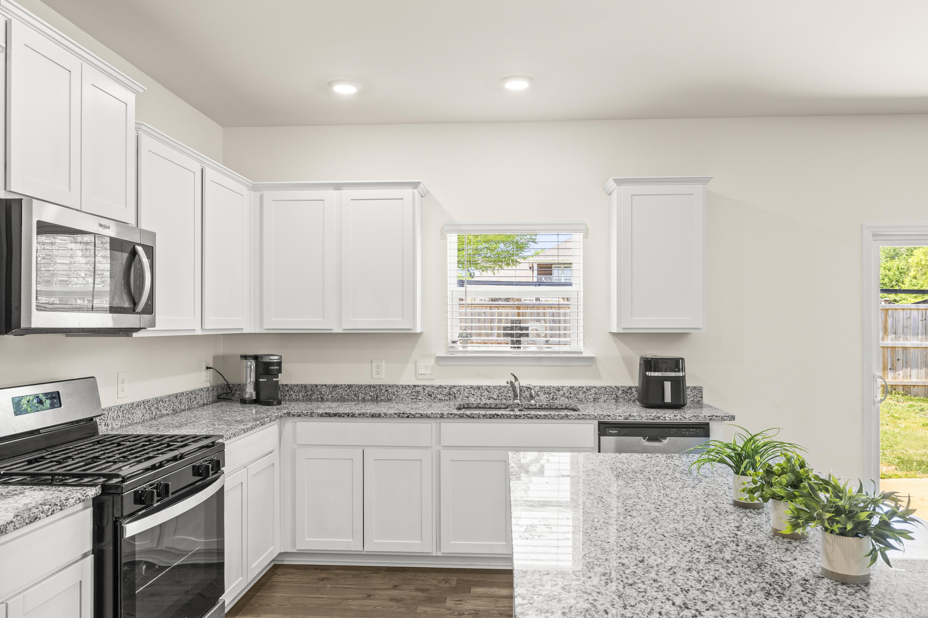 6599 Prickly Loop Ooltewah, TN 37363 - Photo 11 of 30 Kitchen