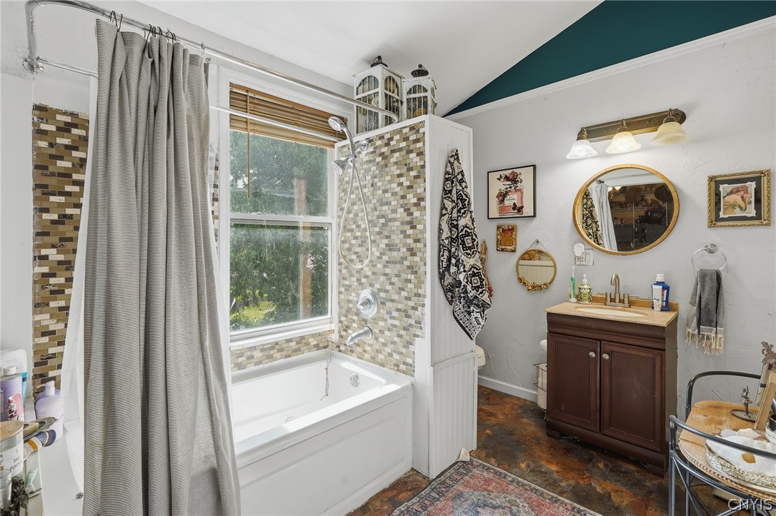 523 South Terry Road Geddes, NY 13219 - Photo 21 of 39 Primary Bathroom