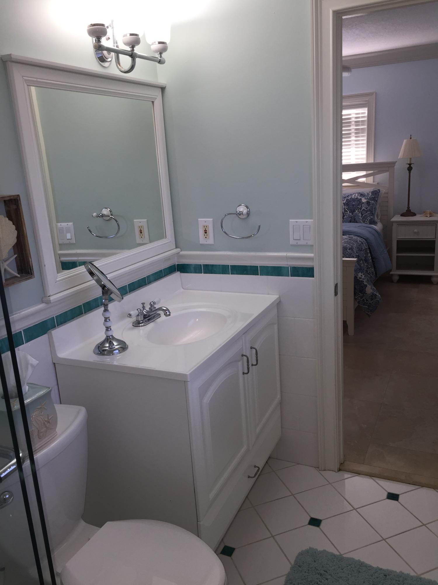 604 La Paloma Road Key Largo, FL 33037 - Photo 15 of 27 Master Bathroom