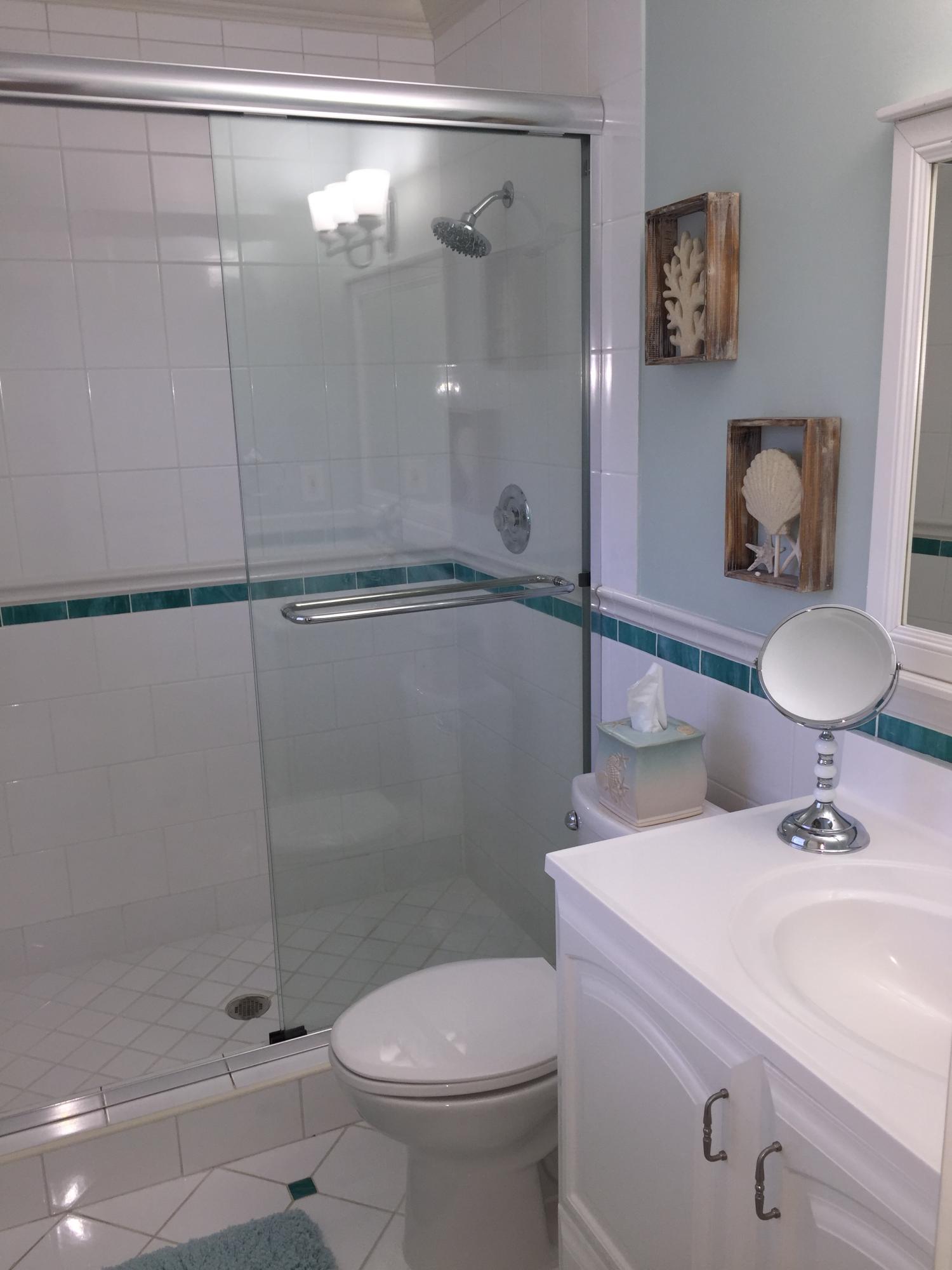 604 La Paloma Road Key Largo, FL 33037 - Photo 16 of 27 Master Bathroom