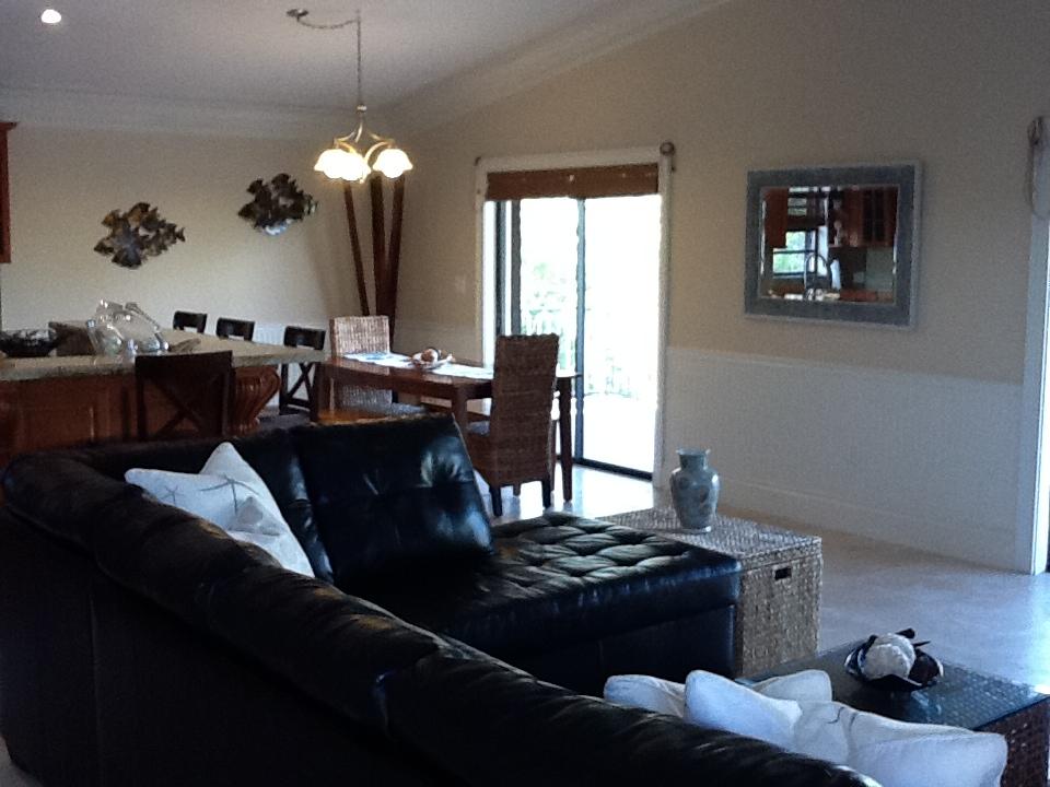 604 La Paloma Road Key Largo, FL 33037 - Photo 3 of 27 Living room