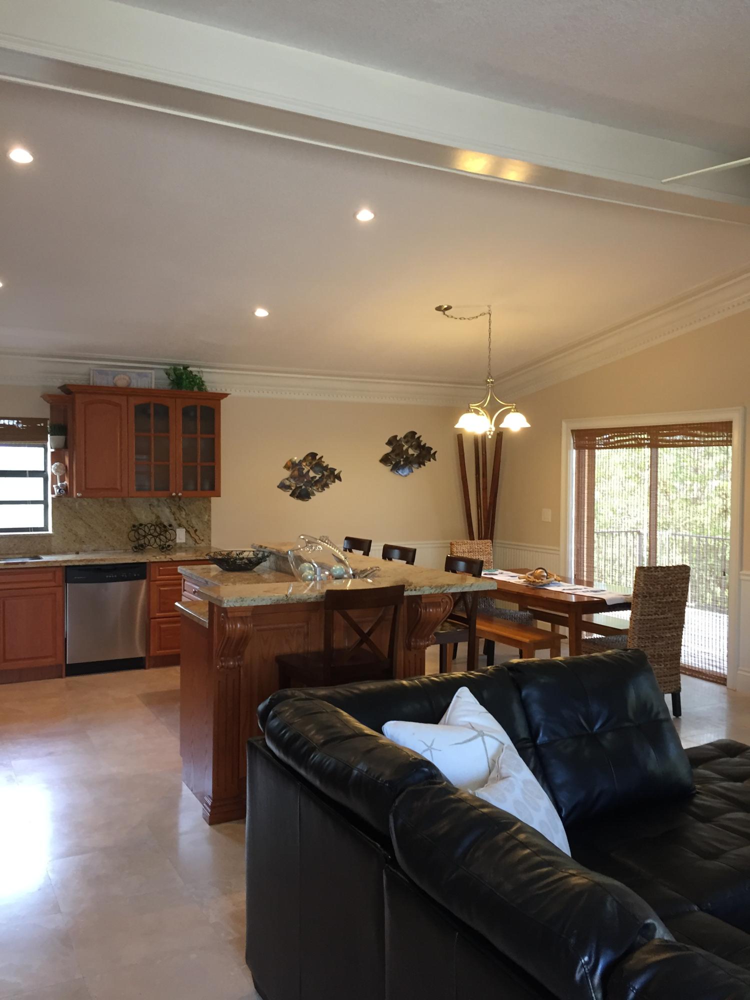 604 La Paloma Road Key Largo, FL 33037 - Photo 4 of 27 Living room & Kitchen
